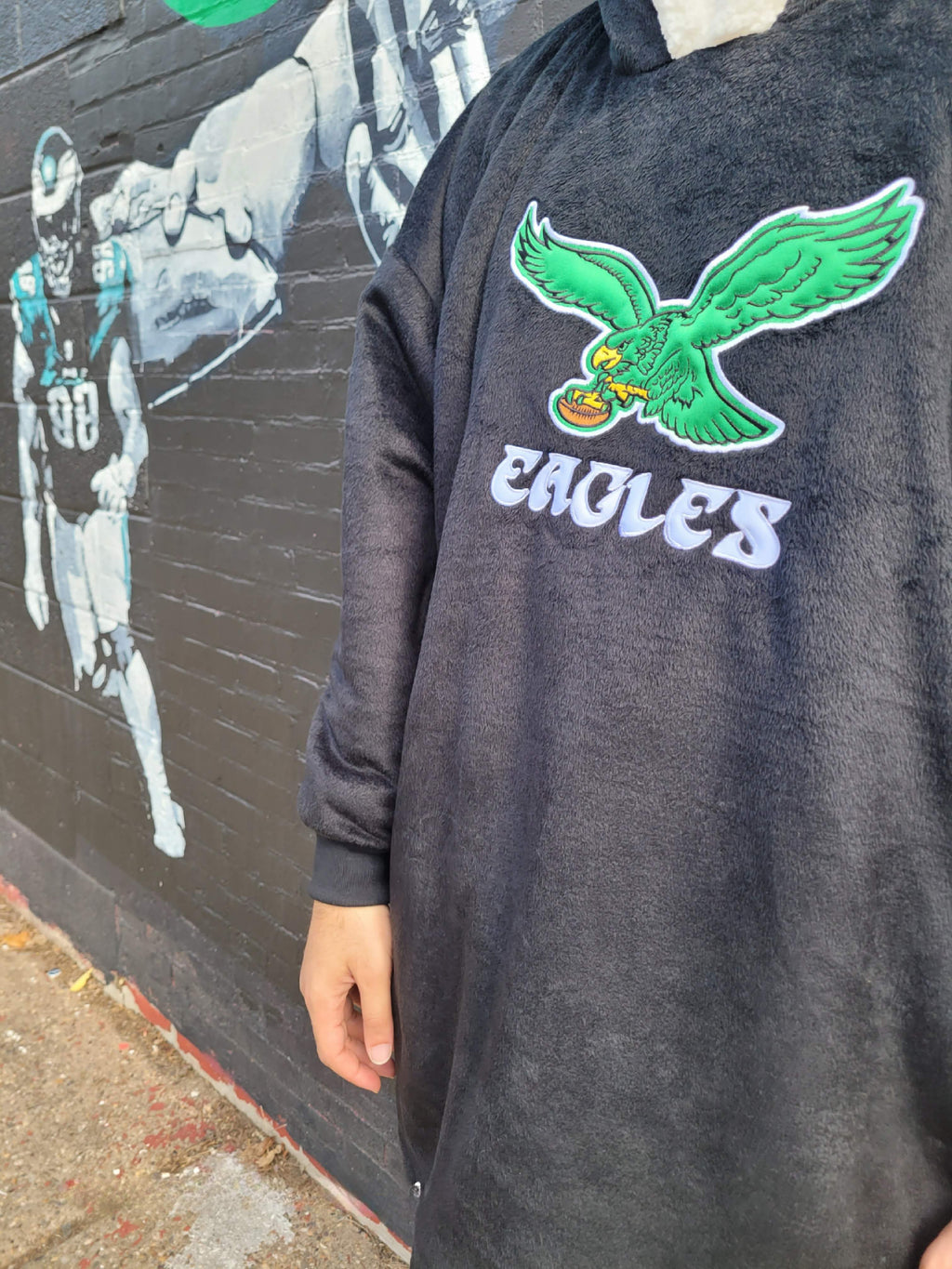 Philadelphia Eagles Embroidered Hooded Wearable Blanket (Green Eagle)